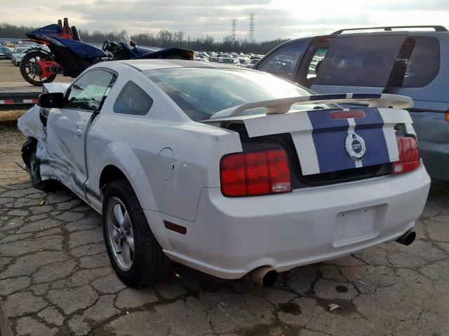 1ZVHT82H985149465 - 2008 FORD MUSTANG GT WHITE photo 3