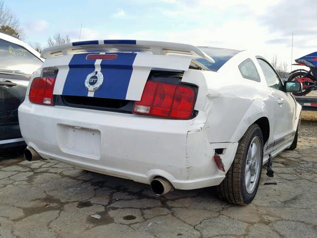 1ZVHT82H985149465 - 2008 FORD MUSTANG GT WHITE photo 4