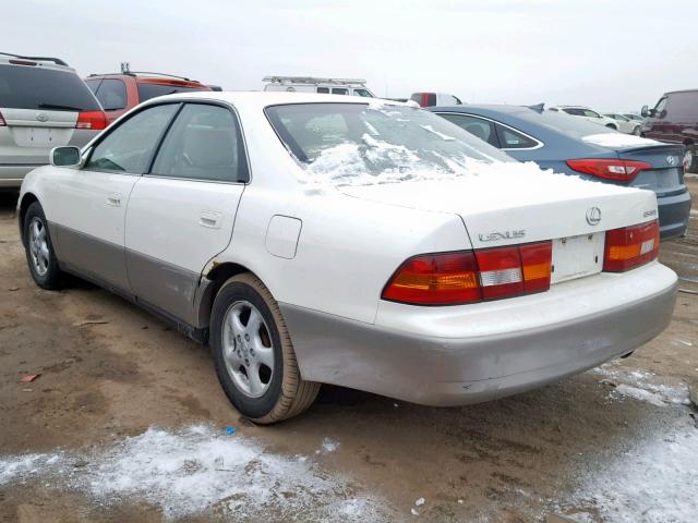 JT8BF28G5W0145062 - 1998 LEXUS ES 300 WHITE photo 3