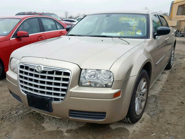 2C3KA43R28H221151 - 2008 CHRYSLER 300 LX BEIGE photo 2