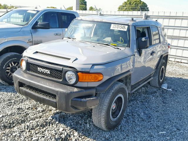 JTEBU4BF0DK156602 - 2013 TOYOTA FJ CRUISER GRAY photo 2