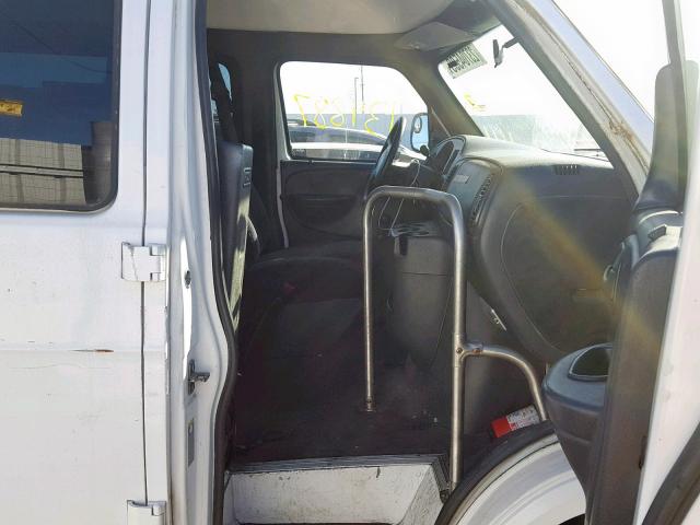 2B7KB31Y32K107859 - 2002 DODGE RAM VAN B3 WHITE photo 5