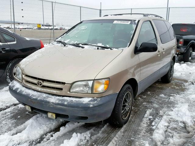 4T3ZF13C9YU304243 - 2000 TOYOTA SIENNA LE GOLD photo 2