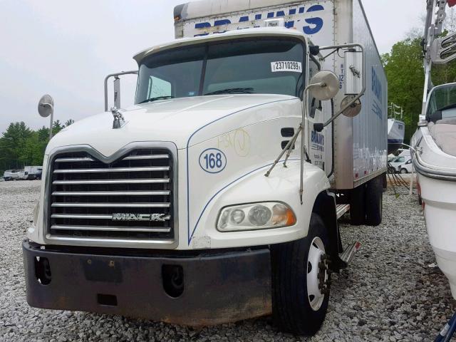 1M2AP01B77N001526 - 2007 MACK 600 CXP600 WHITE photo 2