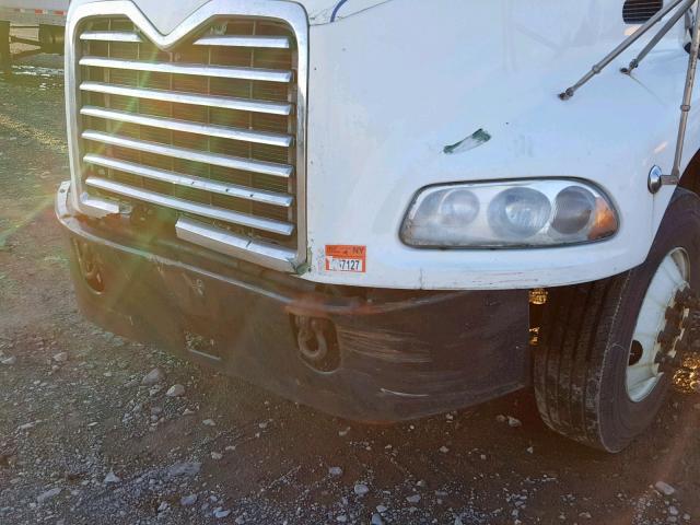 1M2AP01B67N001517 - 2007 MACK 600 CXP600 WHITE photo 9