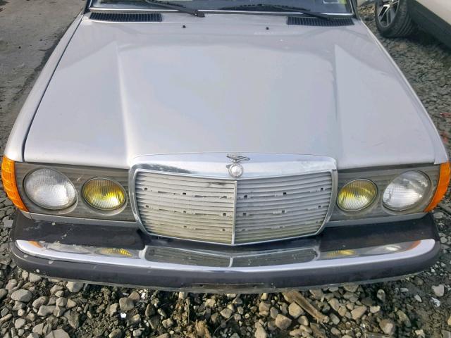 WDBAB33A0DB026143 - 1983 MERCEDES-BENZ 300 DT SILVER photo 7