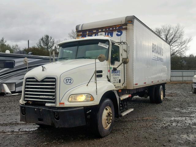 1M2AP01B97N001530 - 2007 MACK 600 CXP600 WHITE photo 2