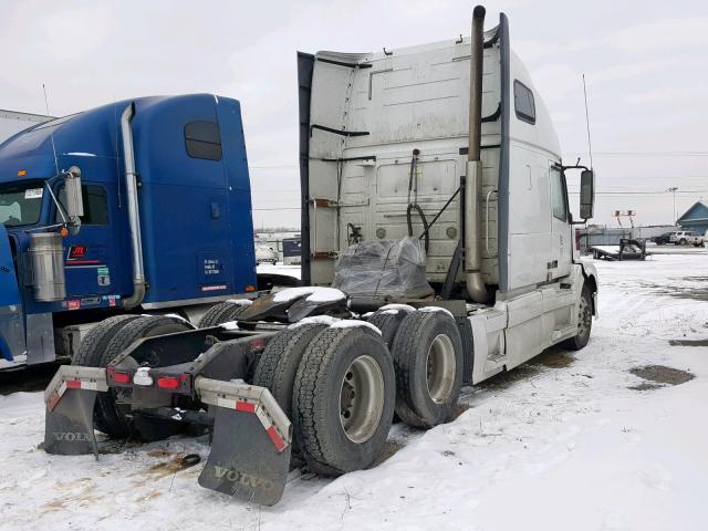 4V4NC9EJ3DN133643 - 2013 VOLVO VN VNL WHITE photo 4