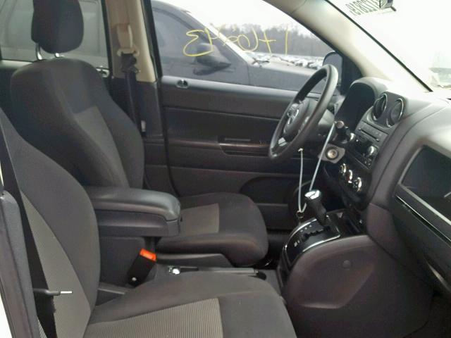 1C4NJDBB5CD520393 - 2012 JEEP COMPASS SP თეთრი ფოტო 5