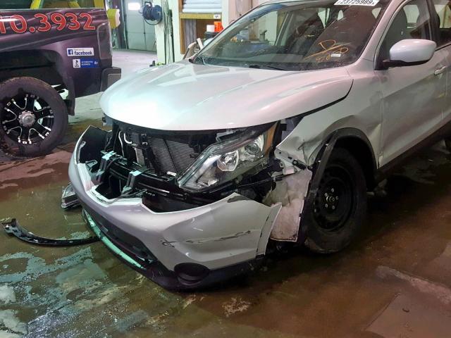 JN1BJ1CR7JW258250 - 2018 NISSAN ROGUE SPOR SILVER photo 9