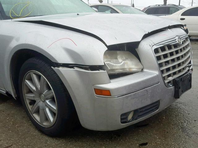 2C3JA53G85H595484 - 2005 CHRYSLER 300 TOURIN SILVER photo 9