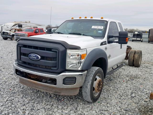 1FD0X5GT0CEC43044 - 2012 FORD F550 SUPER WHITE photo 2