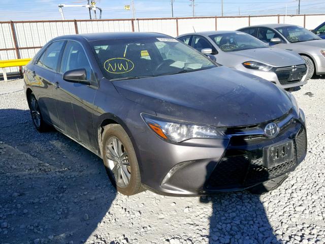 4T1BF1FK9HU396127 - 2017 TOYOTA CAMRY LE 灰色 照片 1