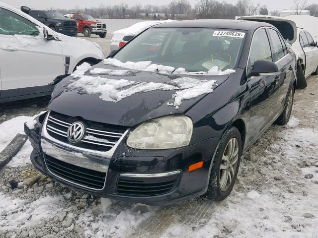 3VWSF71K85M634772 - 2005 VOLKSWAGEN NEW JETTA BLACK photo 2