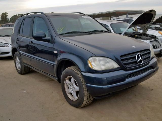 4JGAB54E11A231370 - 2001 MERCEDES-BENZ ML 320 GREEN photo 1