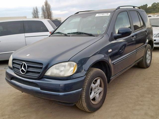 4JGAB54E11A231370 - 2001 MERCEDES-BENZ ML 320 GREEN photo 2