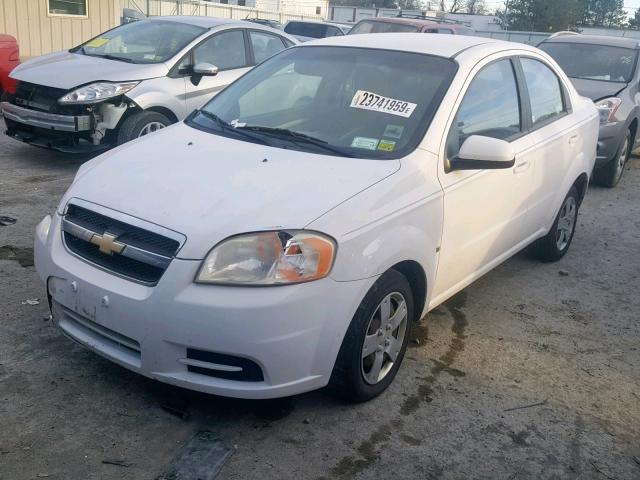 KL1TD56E49B395486 - 2009 CHEVROLET AVEO LS WHITE photo 2
