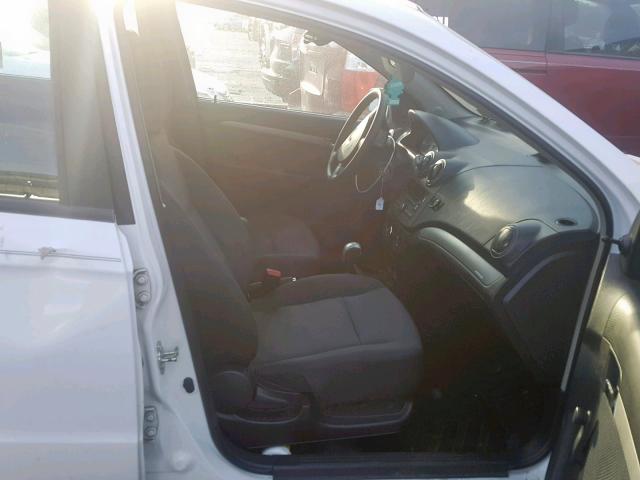 KL1TD56E49B395486 - 2009 CHEVROLET AVEO LS WHITE photo 5