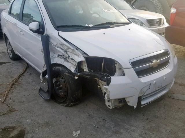 KL1TD56E49B395486 - 2009 CHEVROLET AVEO LS WHITE photo 9