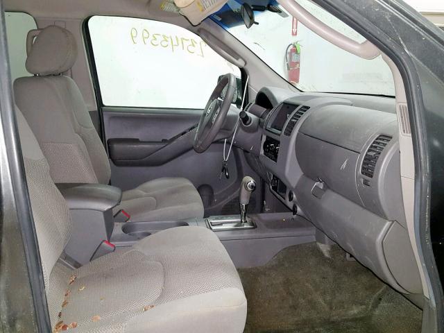 1N6AD07W35C451784 - 2005 NISSAN FRONTIER C GRAY photo 5