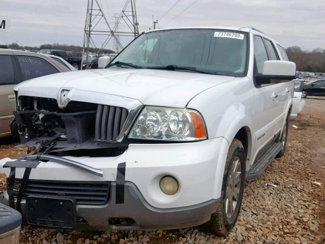 5LMFU27RX4LJ21405 - 2004 LINCOLN NAVIGATOR WHITE photo 2