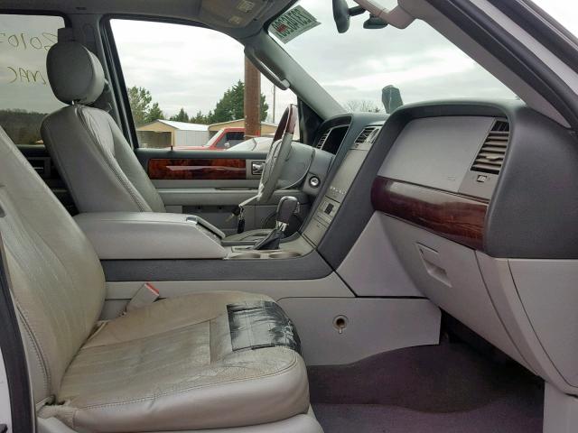 5LMFU27RX4LJ21405 - 2004 LINCOLN NAVIGATOR WHITE photo 5