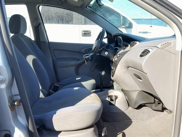 1FAFP33PX4W152473 - 2004 FORD FOCUS LX SILVER photo 5