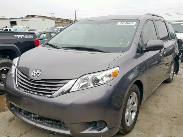 5TDKK3DCXFS631630 - 2015 TOYOTA SIENNA LE GRAY photo 2