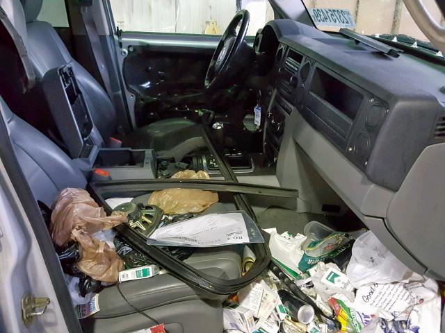1J8HG48N26C149306 - 2006 JEEP COMMANDER 银色 照片 5