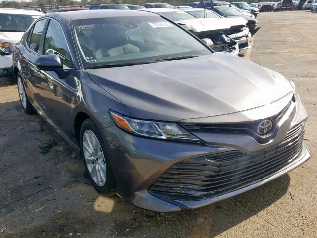 4T1B11HK0JU021437 - 2018 TOYOTA CAMRY L ნაცრისფერი ფოტო 1