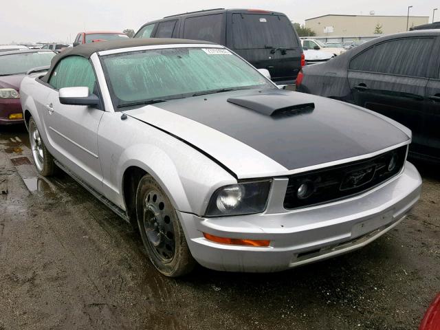 1ZVFT84N355214221 - 2005 FORD MUSTANG SILVER photo 1