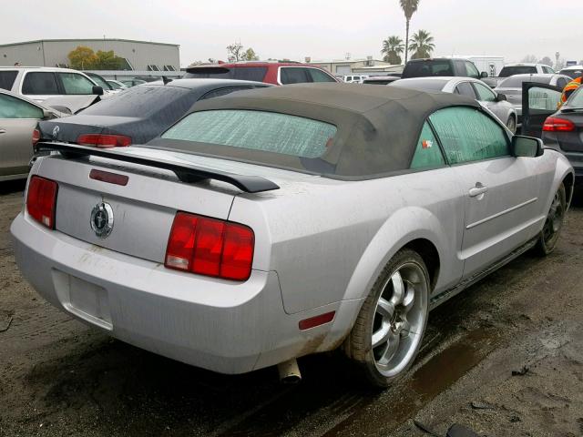 1ZVFT84N355214221 - 2005 FORD MUSTANG SILVER photo 4