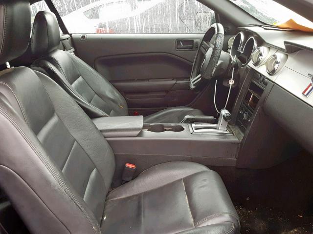 1ZVFT84N355214221 - 2005 FORD MUSTANG SILVER photo 5