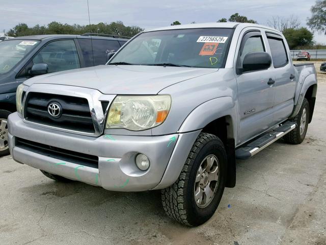 3TMJU62N48M051790 - 2008 TOYOTA TACOMA DOU SILVER photo 2