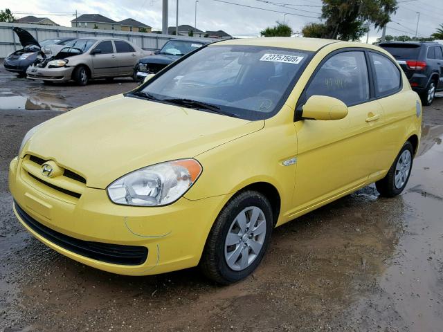 KMHCM36CX9U135573 - 2009 HYUNDAI ACCENT GS YELLOW photo 2