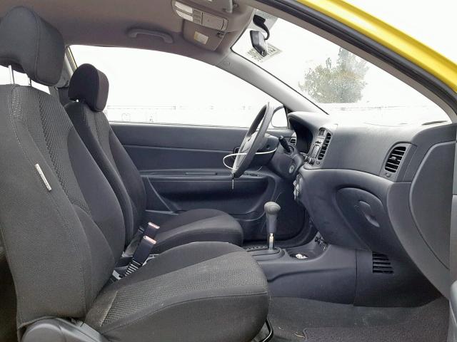 KMHCM36CX9U135573 - 2009 HYUNDAI ACCENT GS YELLOW photo 5