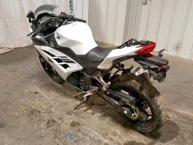 JKAEX8A10HDA31418 - 2017 KAWASAKI EX300 A WHITE photo 3