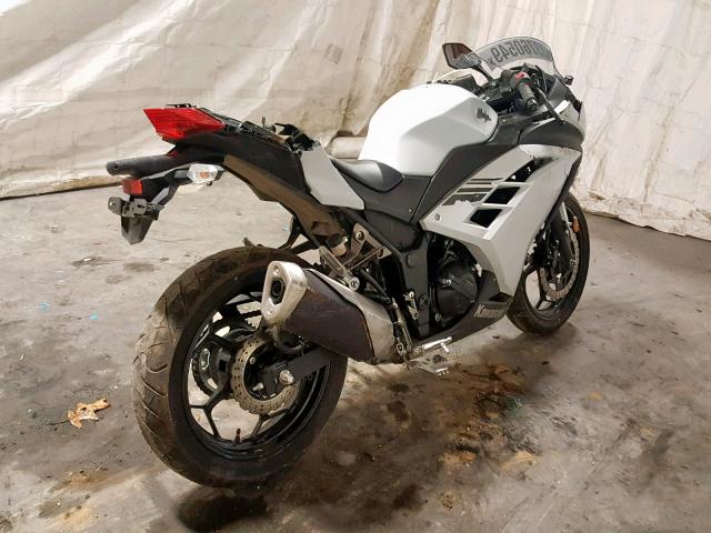 JKAEX8A10HDA31418 - 2017 KAWASAKI EX300 A WHITE photo 4