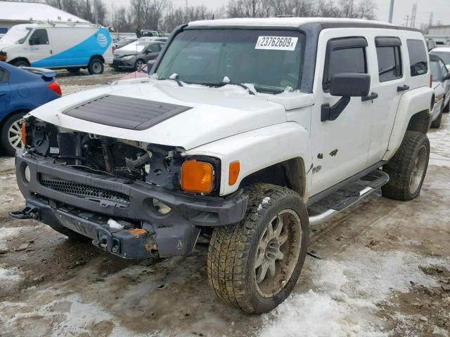 5GTDN13E378107449 - 2007 HUMMER H3 WHITE photo 2