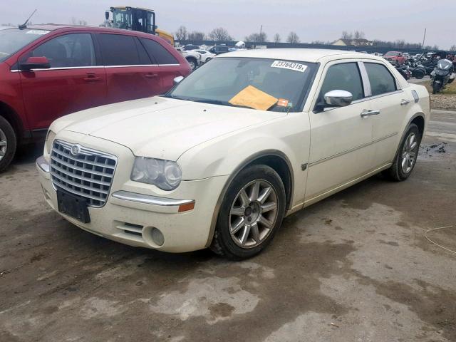 2C3KA63HX7H799421 - 2007 CHRYSLER 300C WHITE photo 2