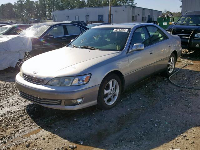 JT8BF28G315108958 - 2001 LEXUS ES 300 SILVER photo 2