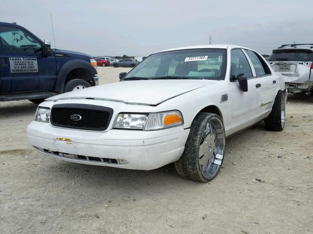 2FAFP71W74X134924 - 2004 FORD CROWN VICT WHITE photo 2