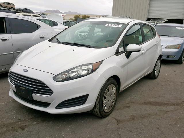 3FADP4TJ6GM127566 - 2016 FORD FIESTA S WHITE photo 2