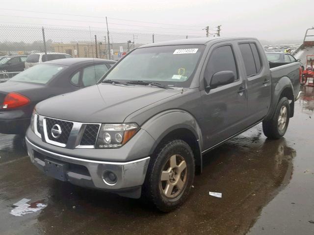 1N6AD07WX7C457472 - 2007 NISSAN FRONTIER C GRAY photo 2