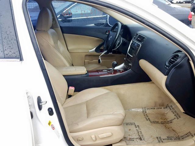 JTHBK262665000375 - 2006 LEXUS IS 250 WHITE photo 5