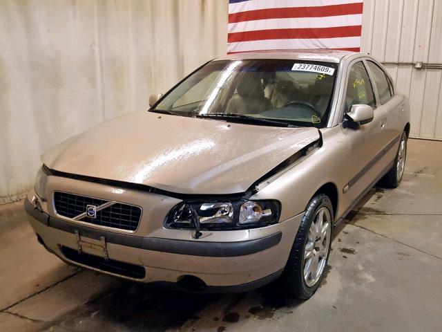 YV1RH58D622121573 - 2002 VOLVO S60 2.5T GOLD photo 2