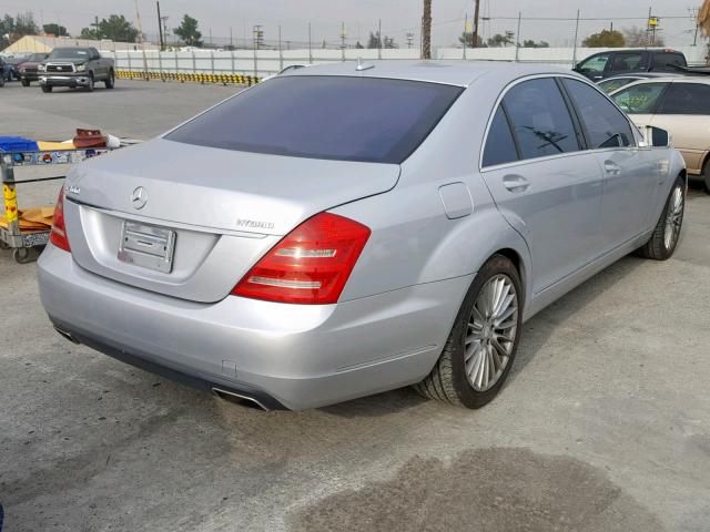 WDDNG9FB7AA302563 - 2010 MERCEDES-BENZ S 400 SILVER photo 4