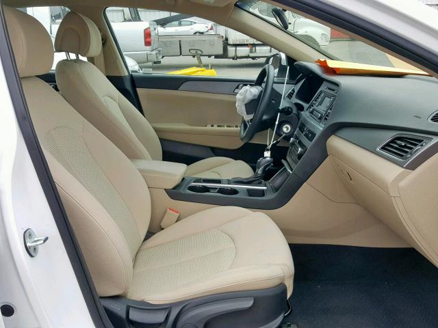 5NPE24AF1GH408112 - 2016 HYUNDAI SONATA SE WHITE photo 5