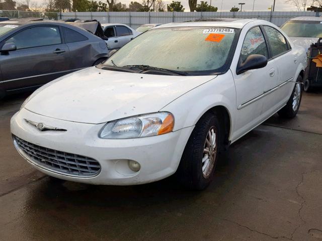 1C3AL56R22N170806 - 2002 CHRYSLER SEBRING LX WHITE photo 2