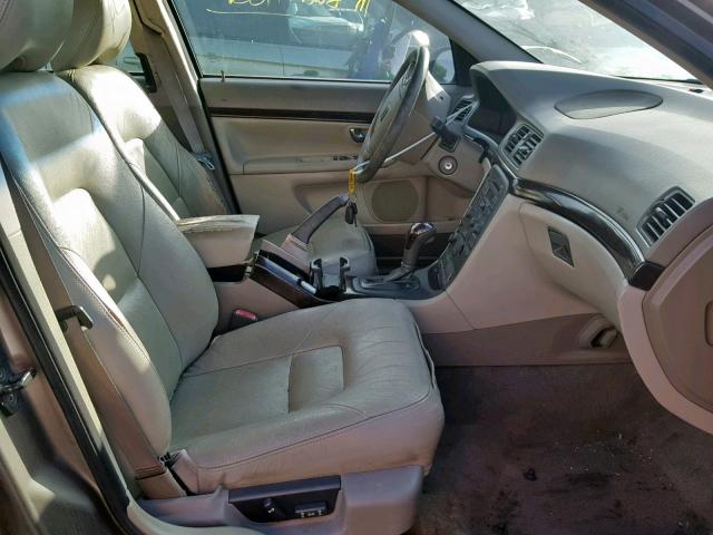 YV1TS94D111176067 - 2001 VOLVO S80 GOLD photo 5